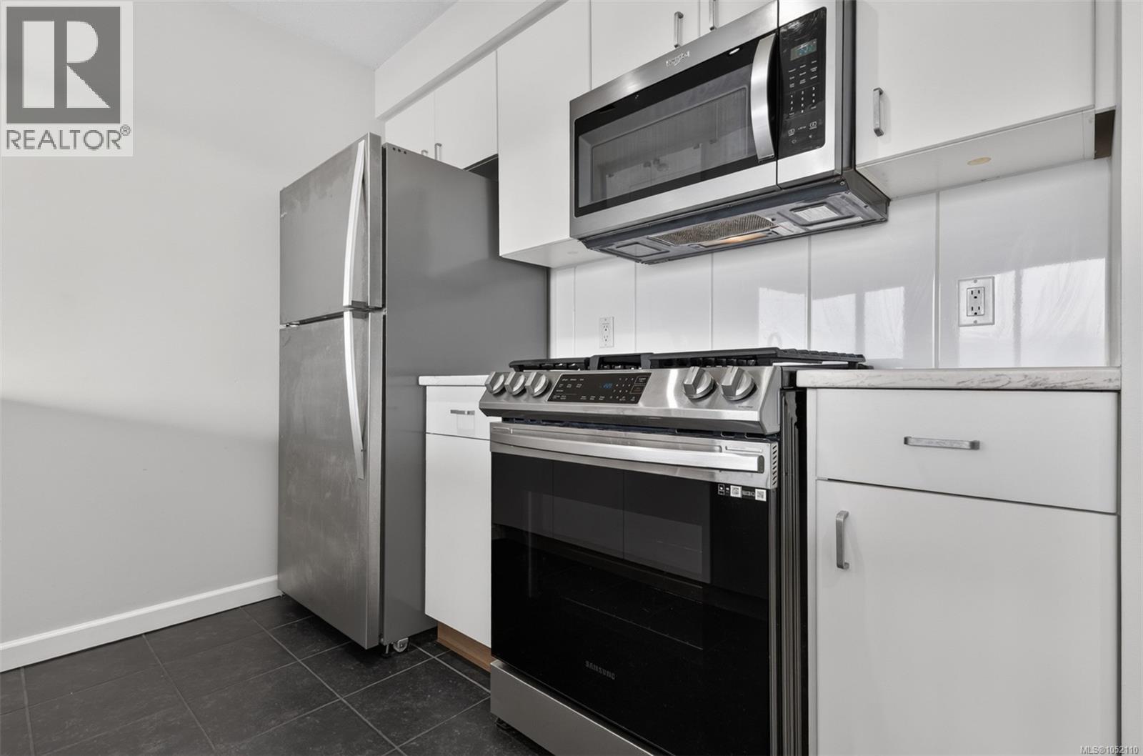 805 160 Wilson St Property Photo 23
