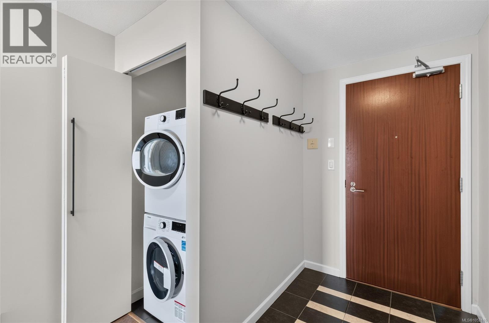 805 160 Wilson St Property Photo 32