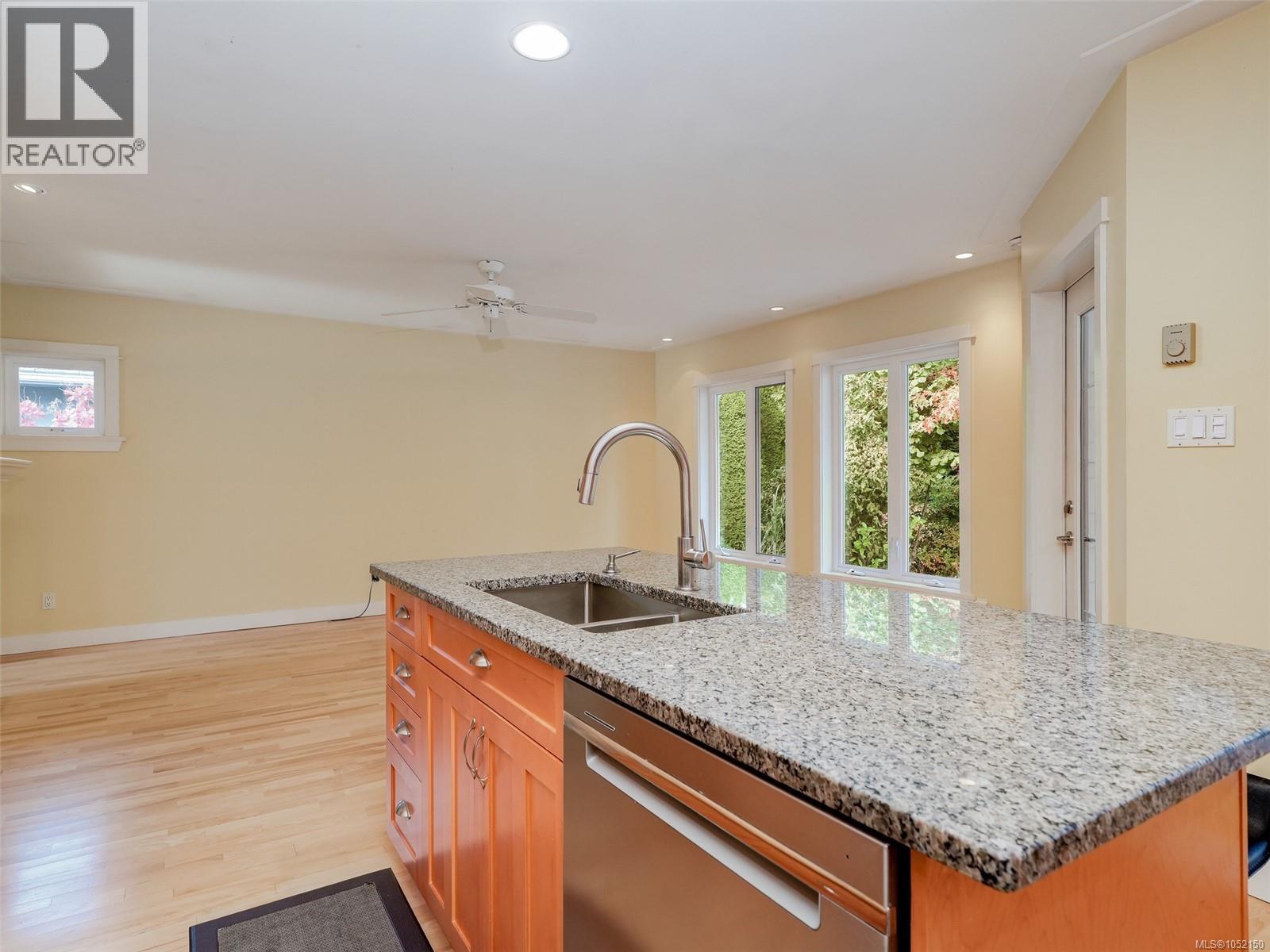 1158 Hadfield Ave Property Photo 6