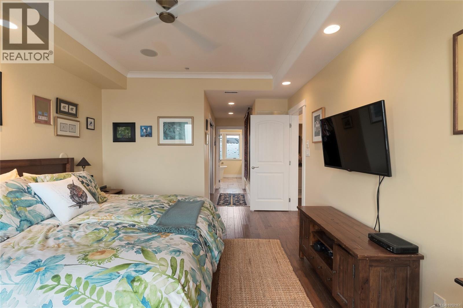201 9949 Third St Property Photo 29