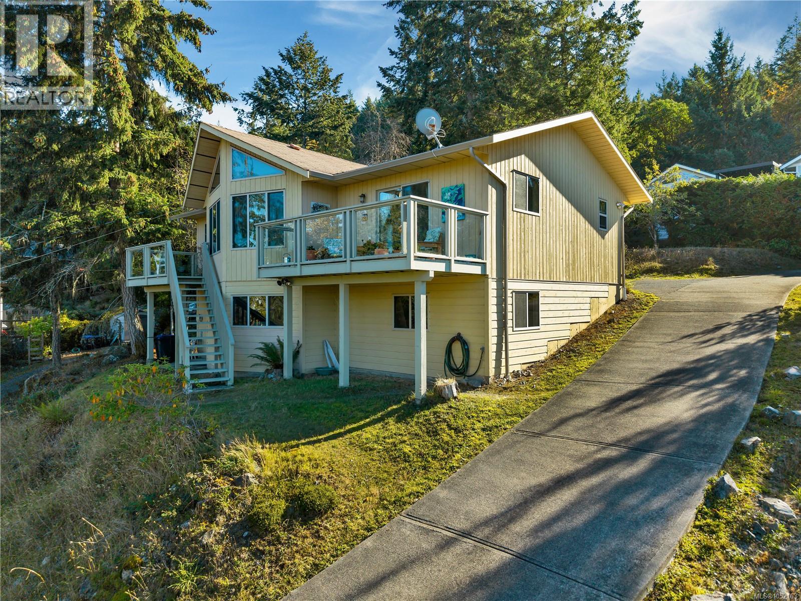 3122 Dolphin Dr Property Photo 1