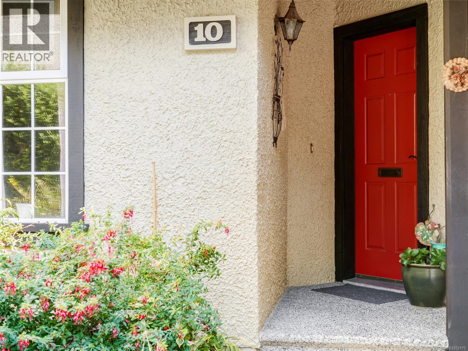 10 2566 Penrhyn St Property Photo 2