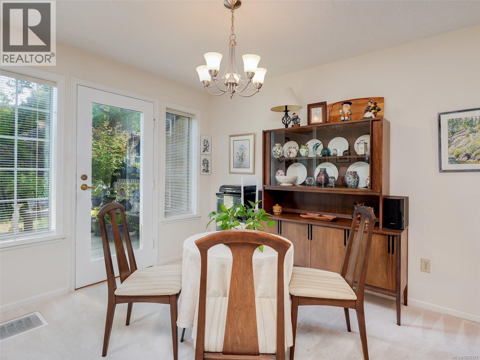 10 2566 Penrhyn St Property Photo 6