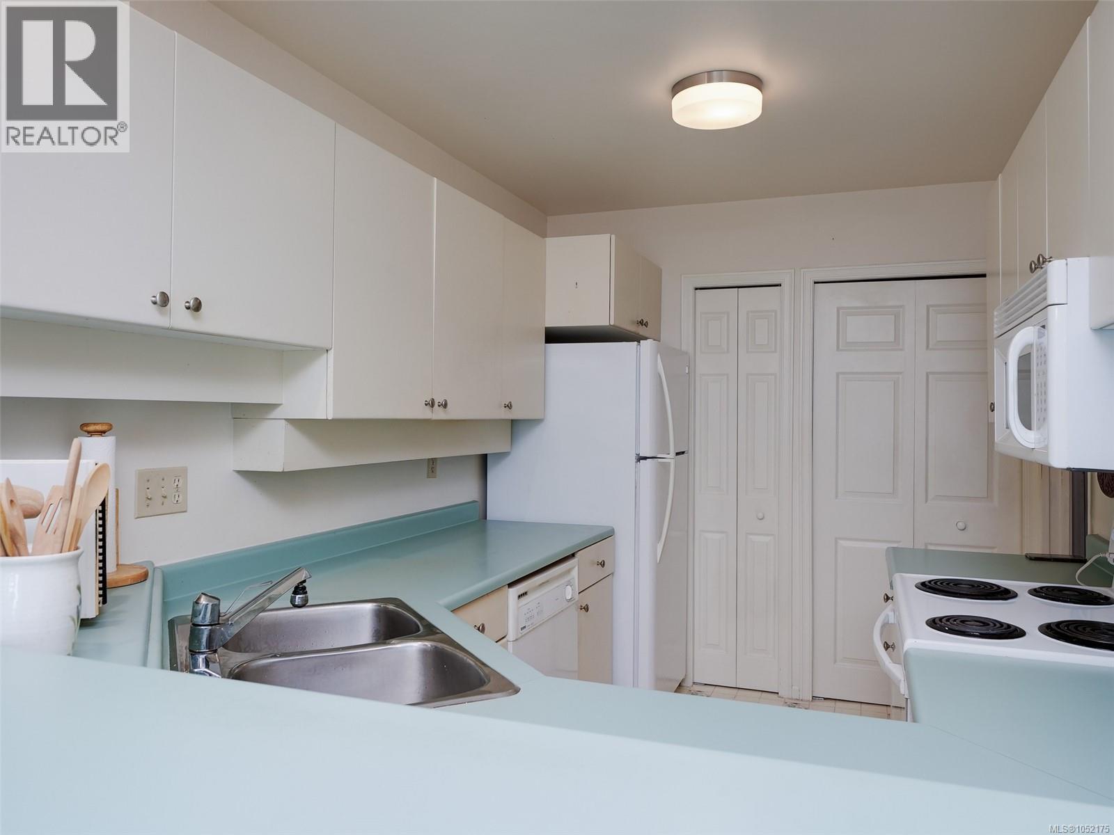 10 2566 Penrhyn St Property Photo 7