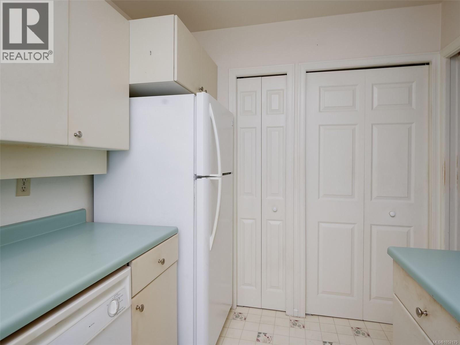 10 2566 Penrhyn St Property Photo 9
