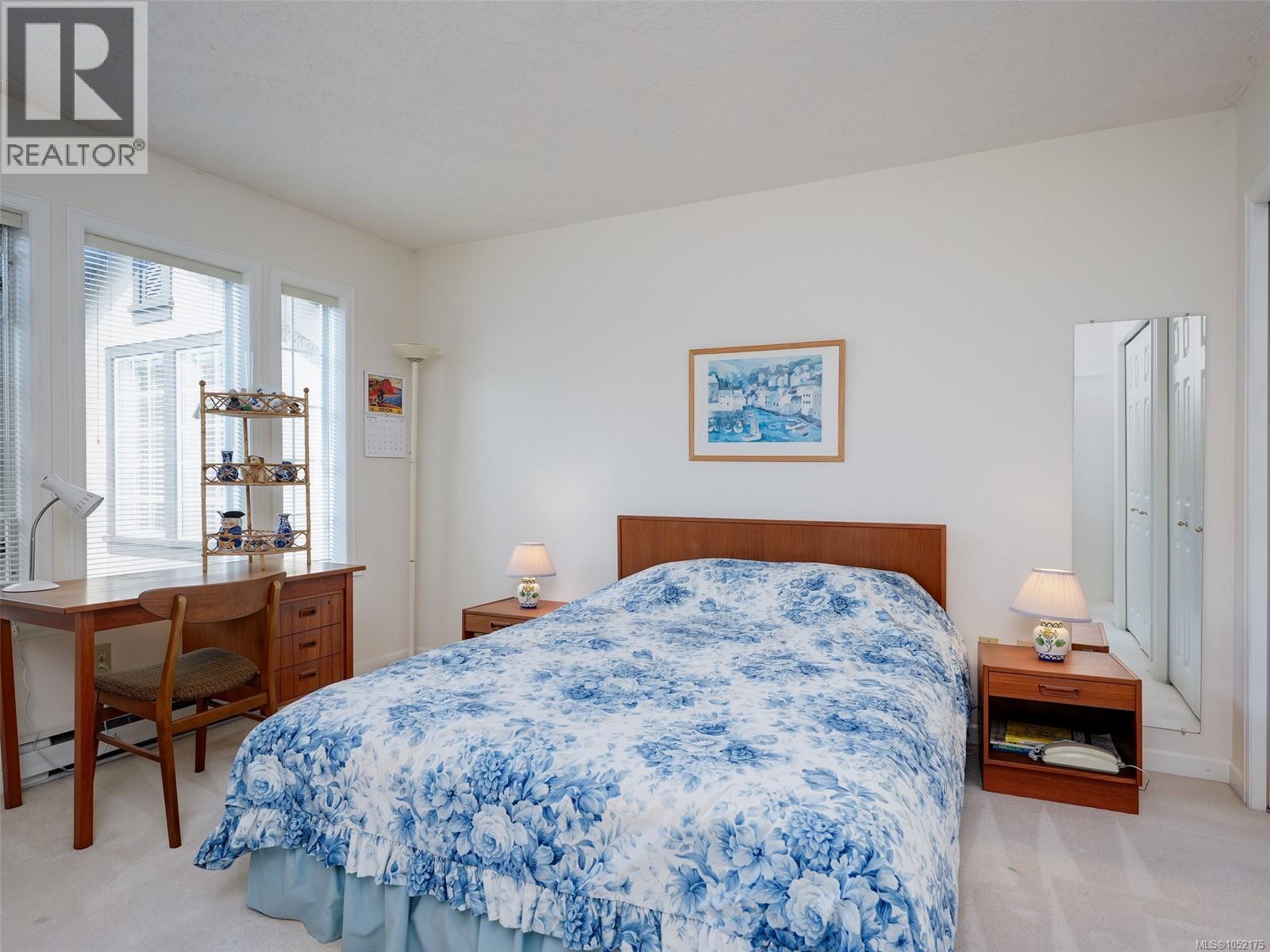 10 2566 Penrhyn St Property Photo 14
