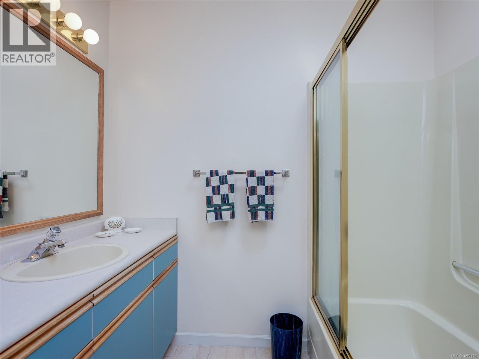 10 2566 Penrhyn St Property Photo 16