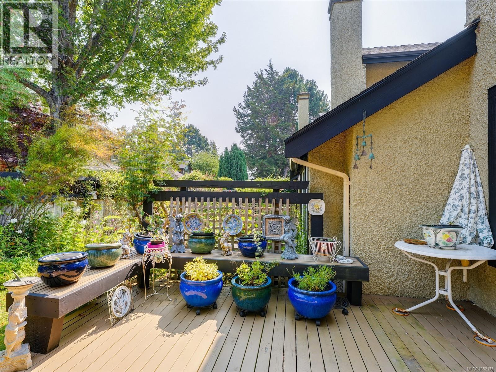 10 2566 Penrhyn St Property Photo 21