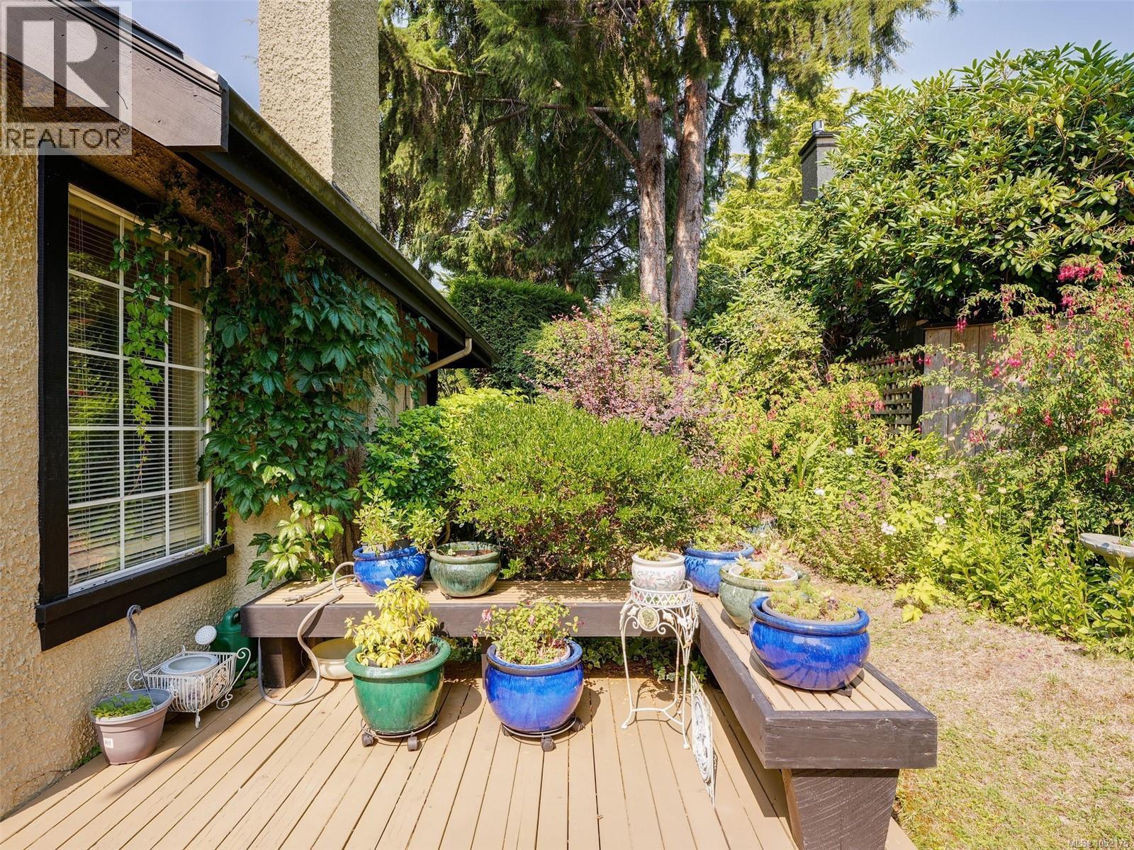 10 2566 Penrhyn St Property Photo 22