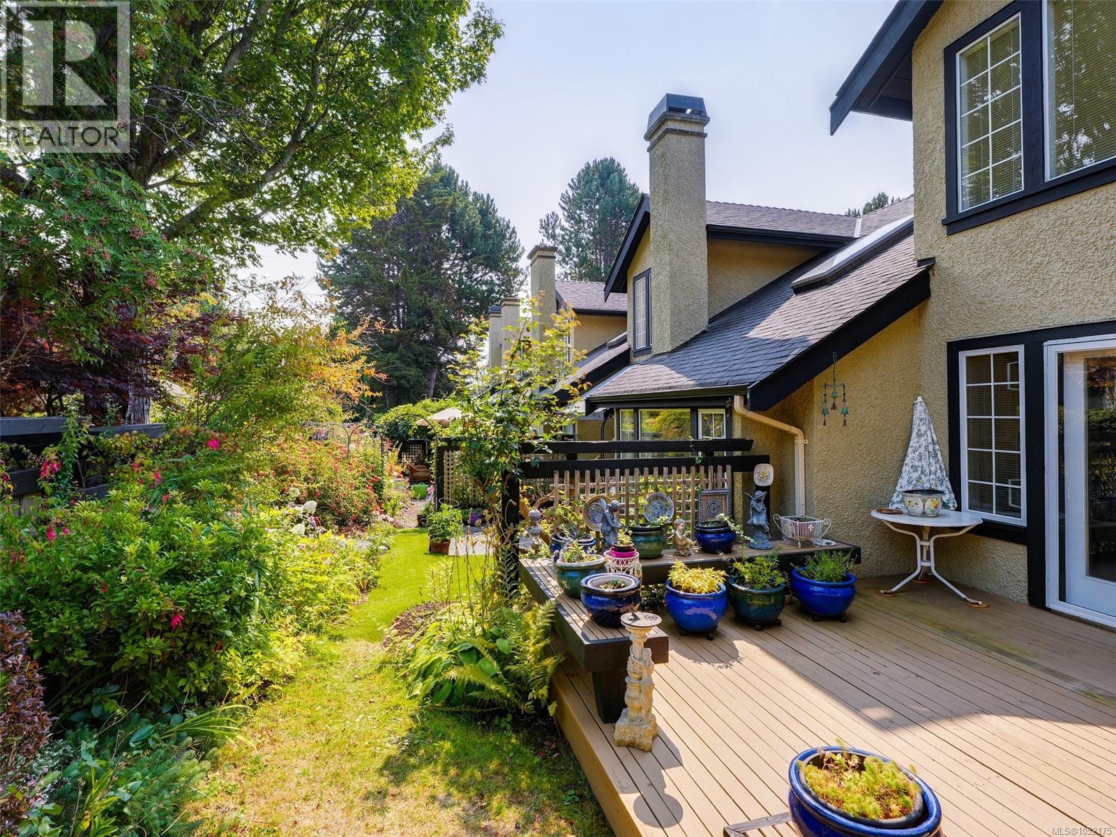 10 2566 Penrhyn St Property Photo 24