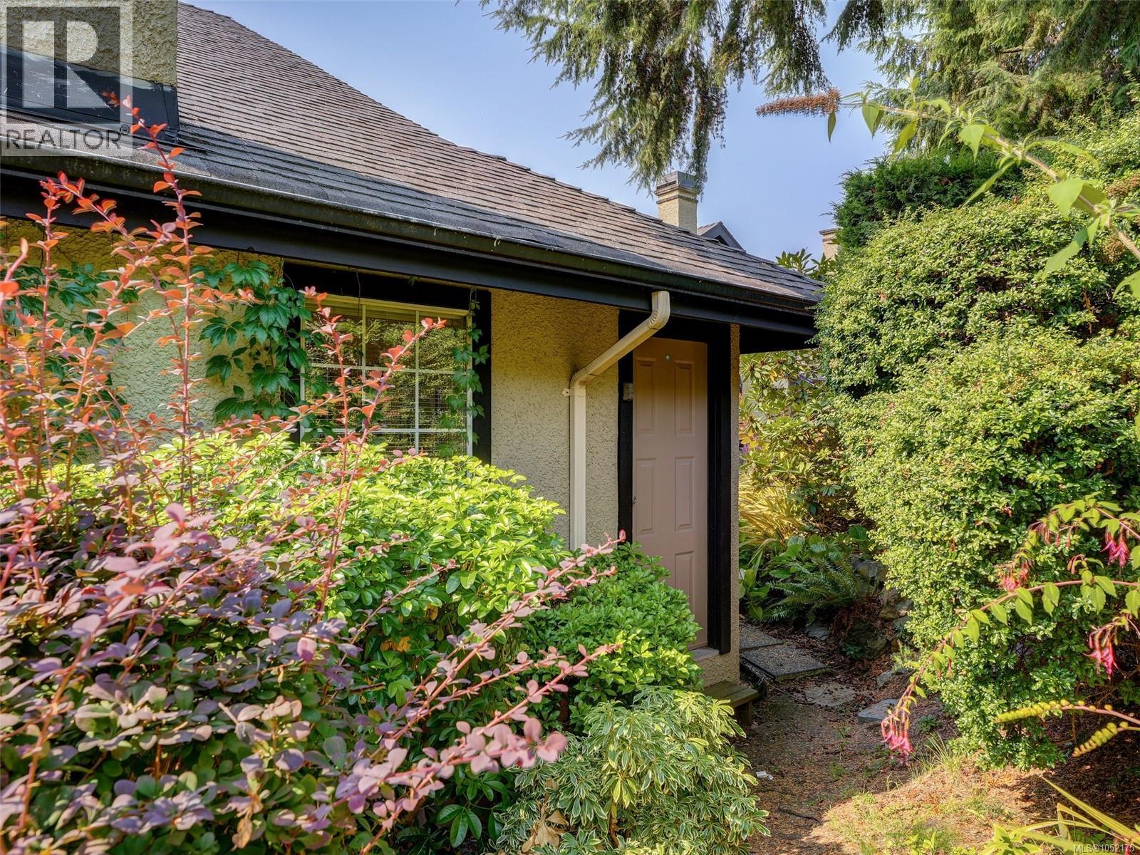 10 2566 Penrhyn St Property Photo 25