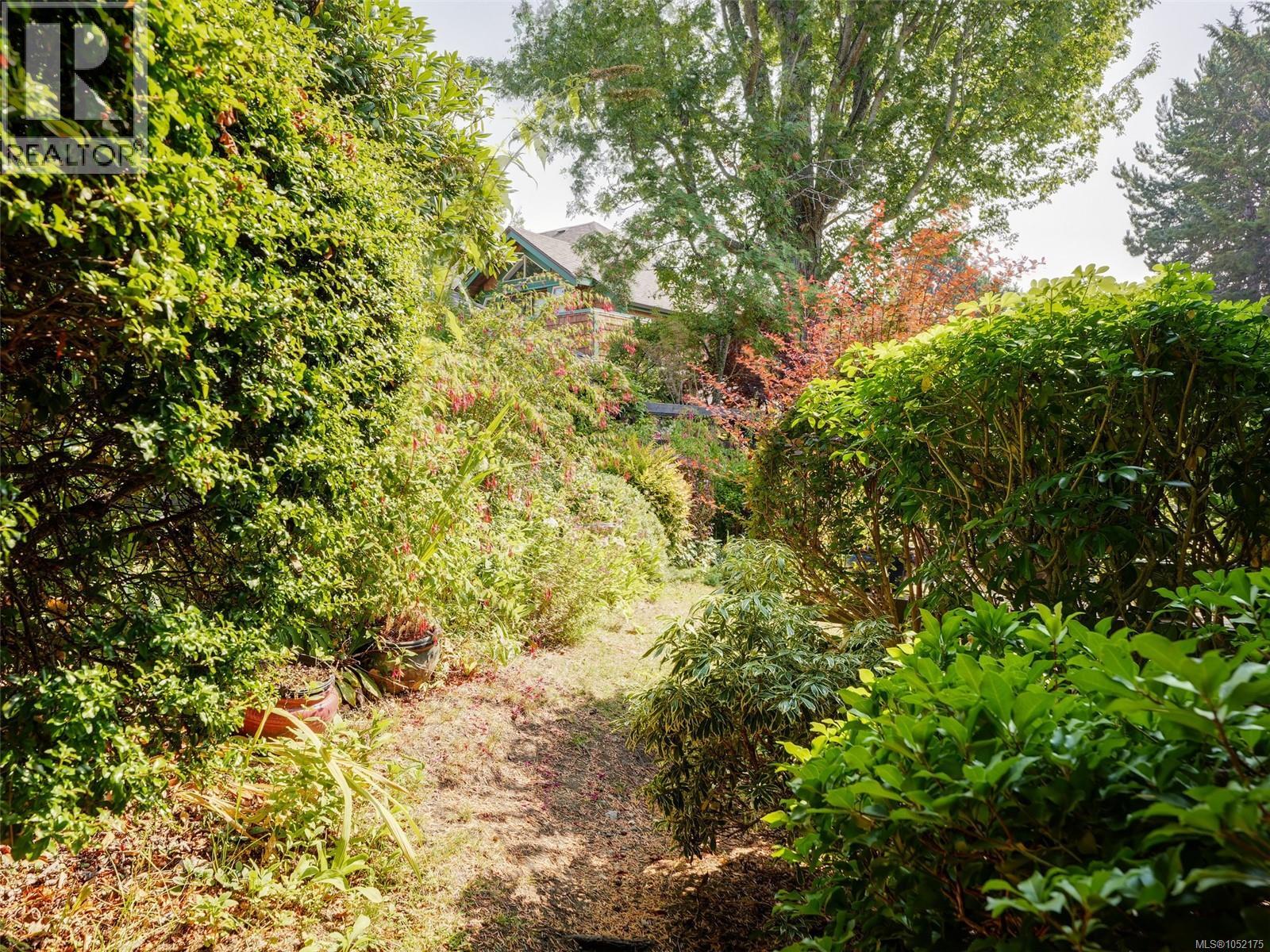 10 2566 Penrhyn St Property Photo 26