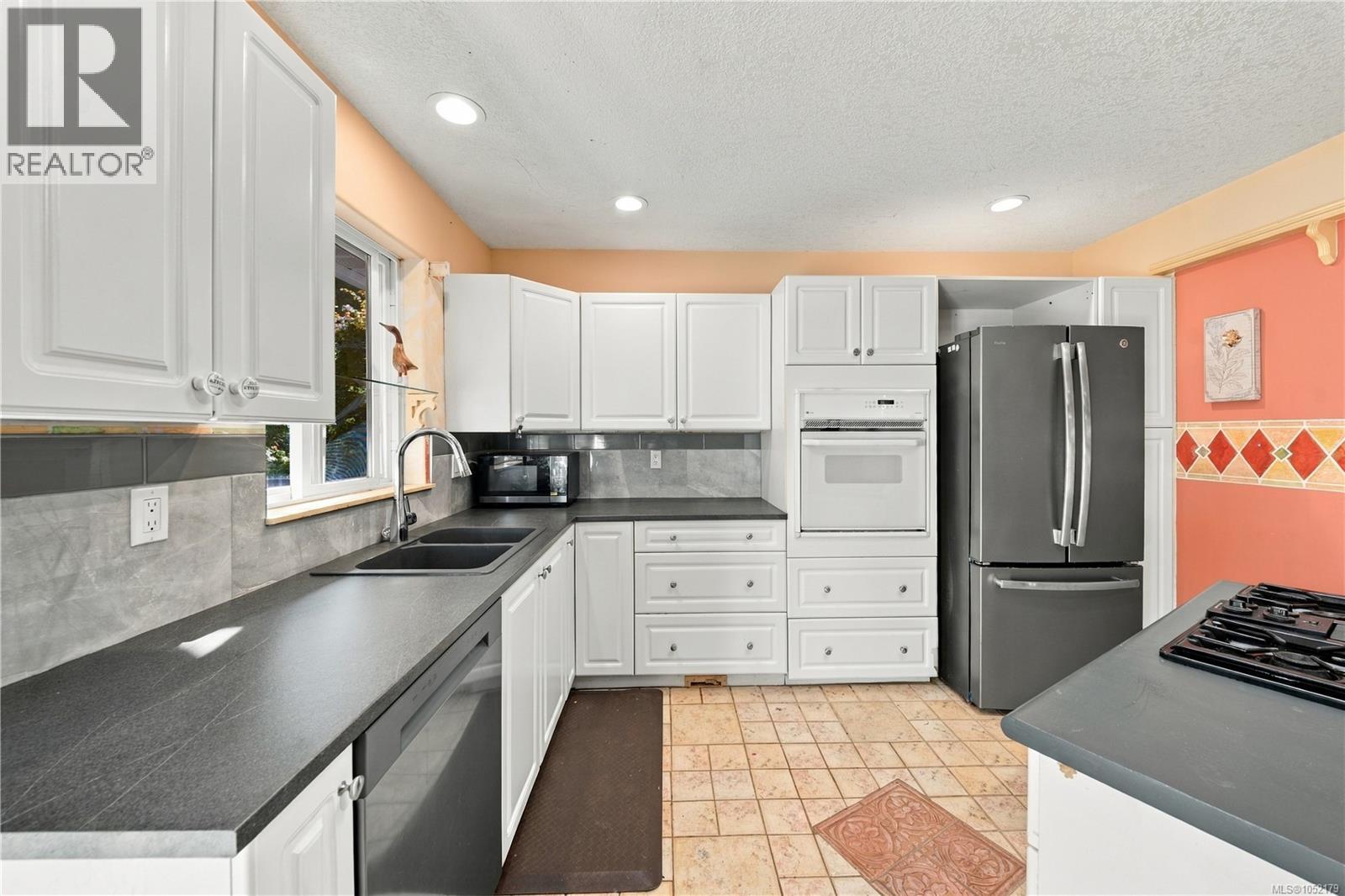 832 Parkside Way Property Photo 12