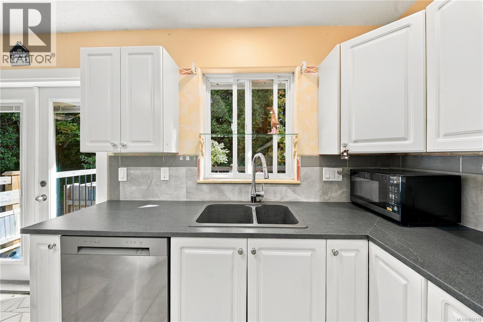 832 Parkside Way Property Photo 13
