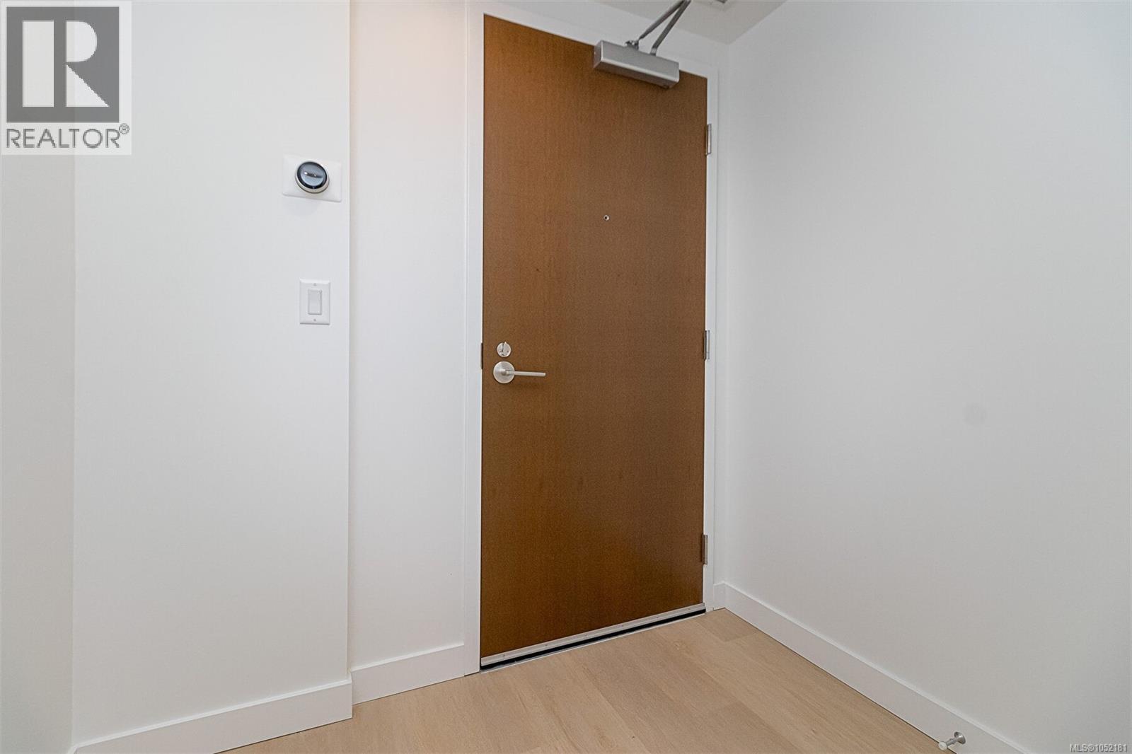 1010 1100 Yates St Property Photo 6