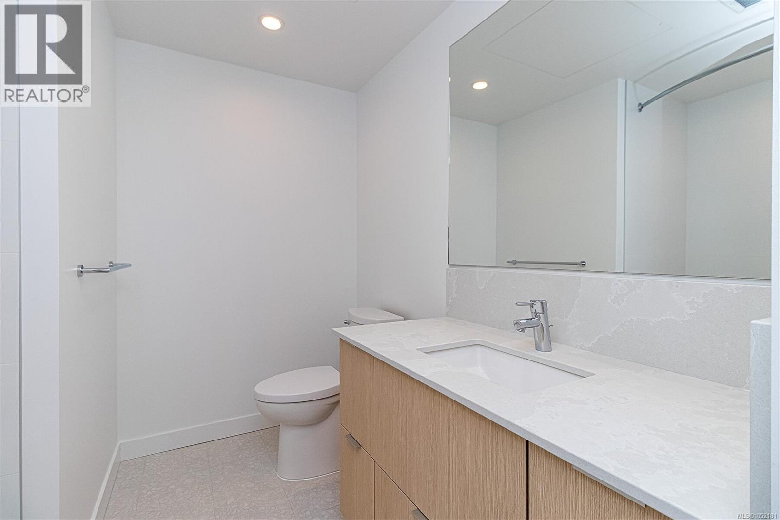 1010 1100 Yates St Property Photo 24