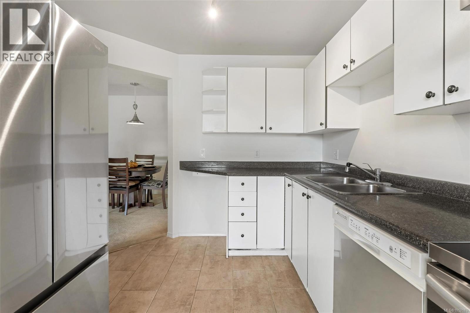 305 1593 Begbie St Property Photo 11