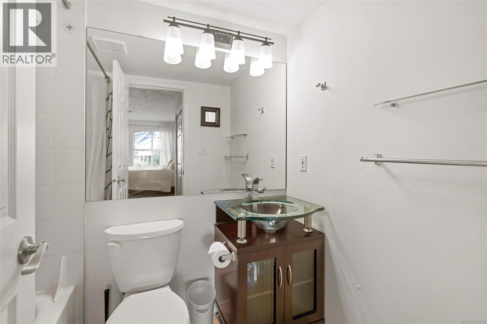 305 1593 Begbie St Property Photo 19