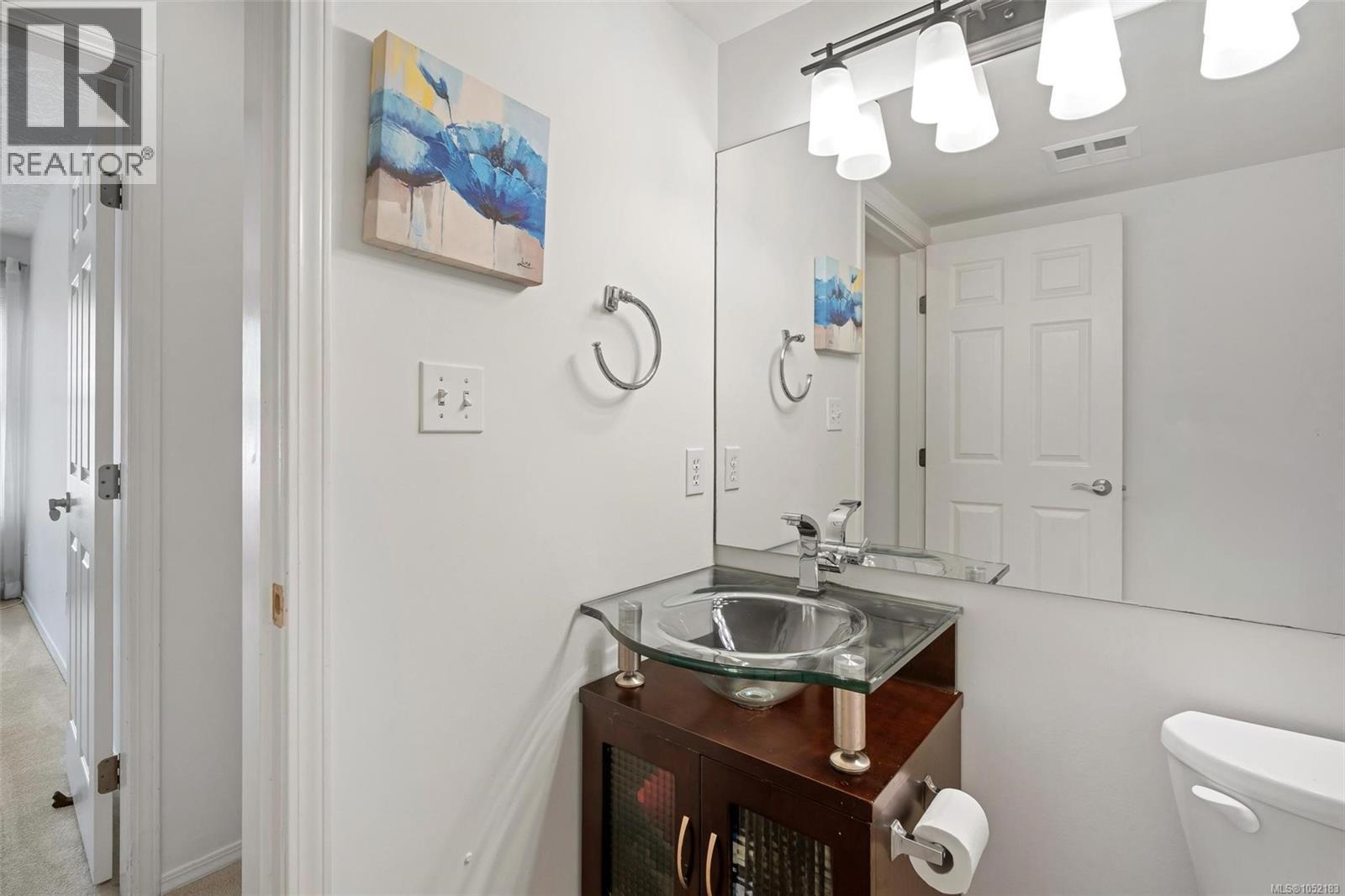 305 1593 Begbie St Property Photo 24