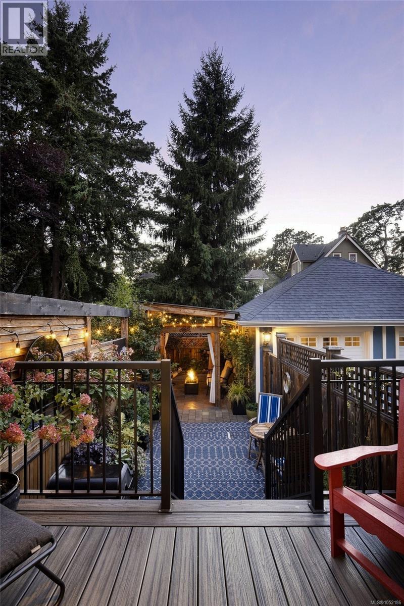 1046 Davie St Property Photo 17