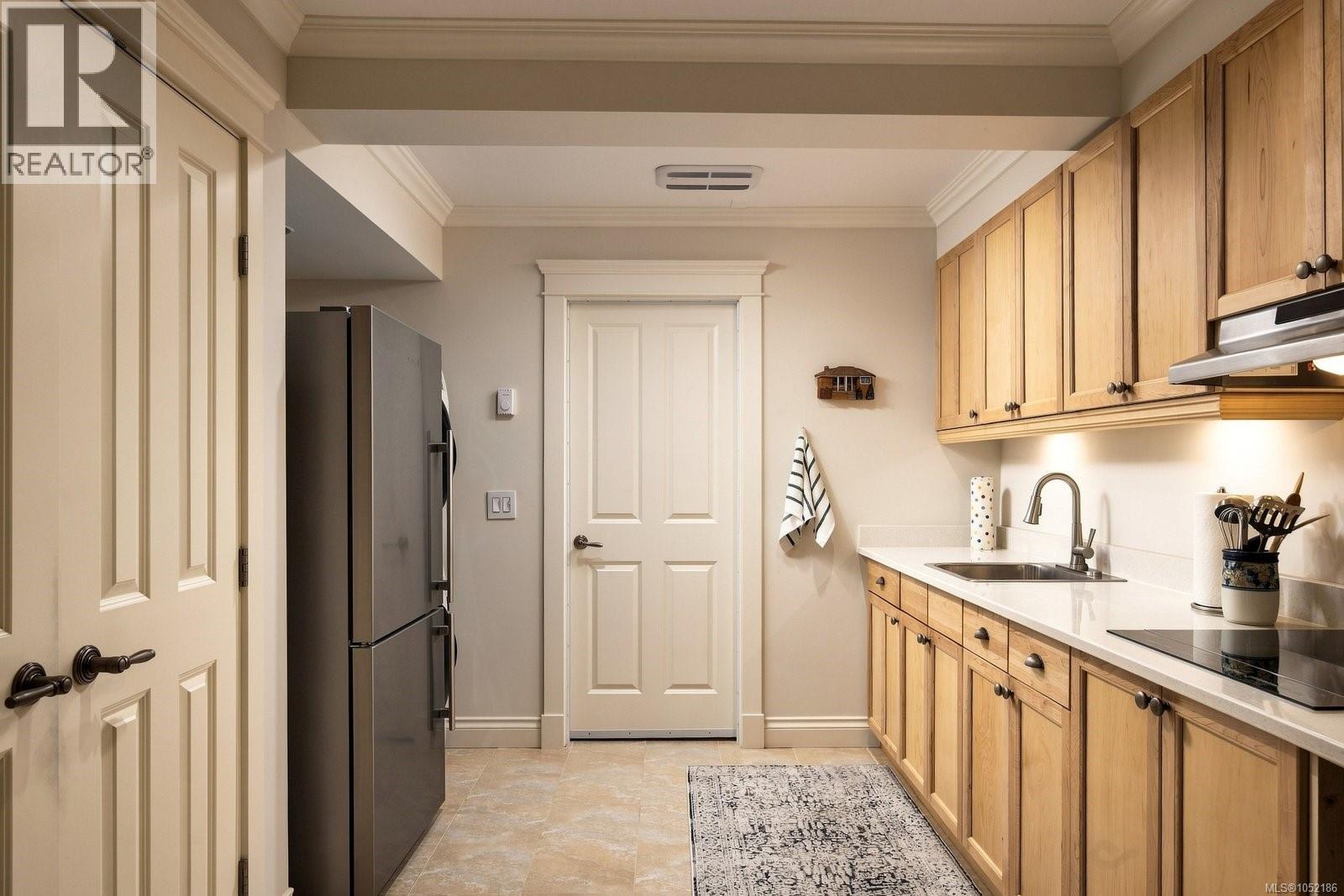 1046 Davie St Property Photo 30