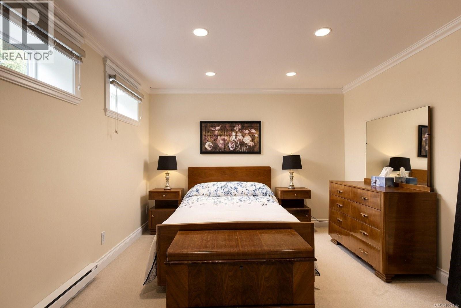 1046 Davie St Property Photo 33