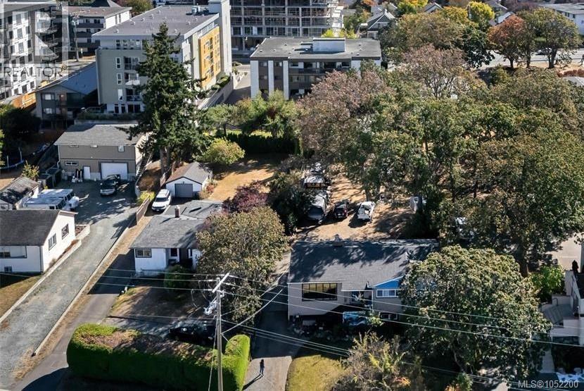 845 Old Esquimalt Rd Property Photo 4
