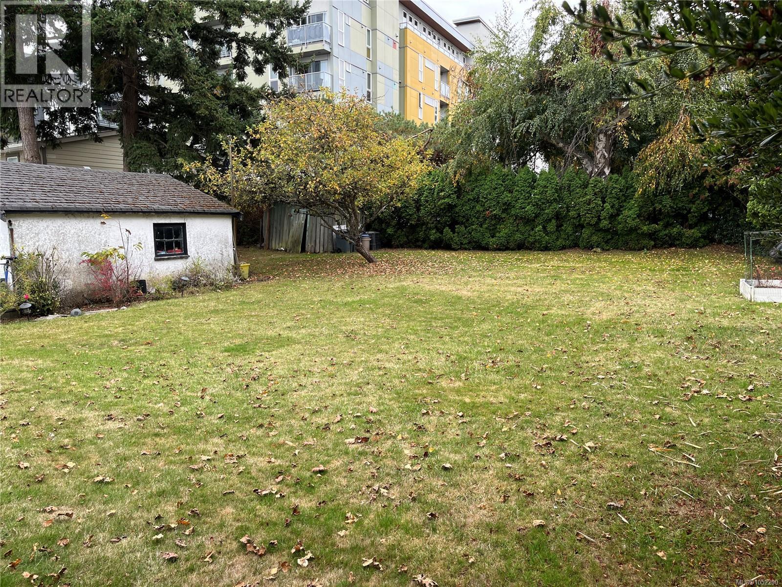 845 Old Esquimalt Rd Property Photo 10
