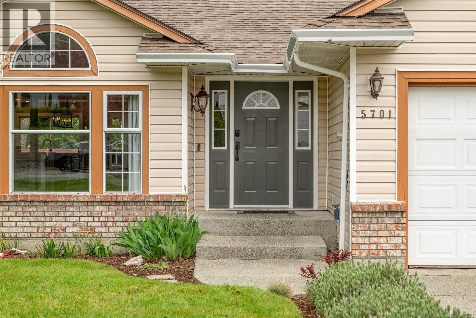 5701 Malibu Terr Property Photo 2