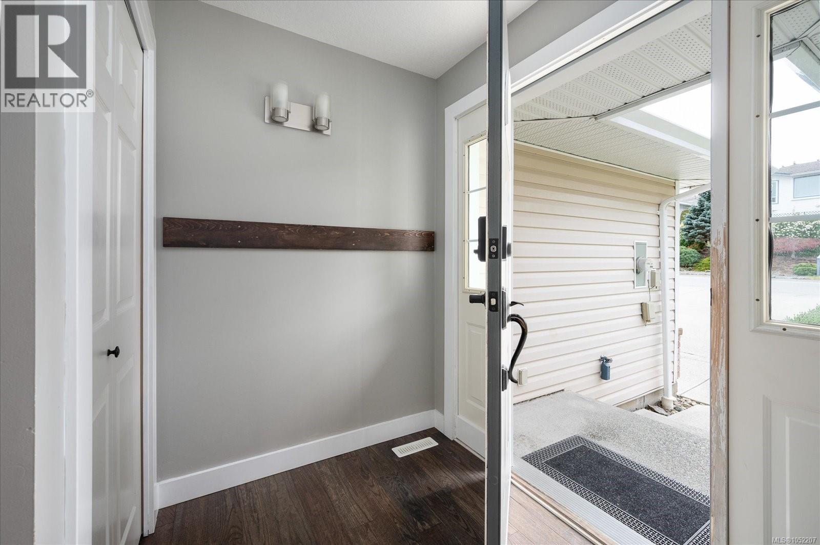 5701 Malibu Terr Property Photo 4