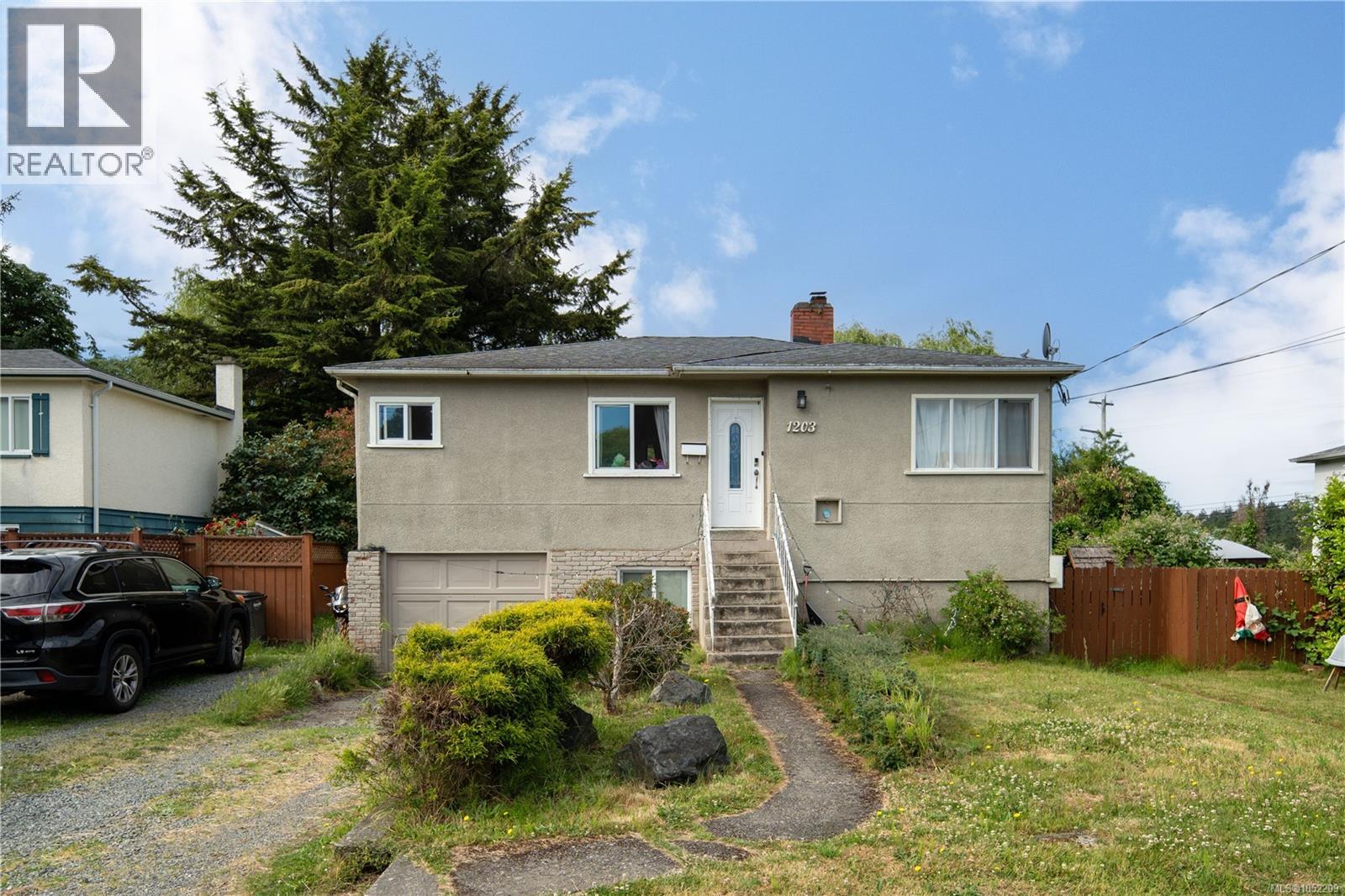 1203 Pearce Cres Property Photo 1