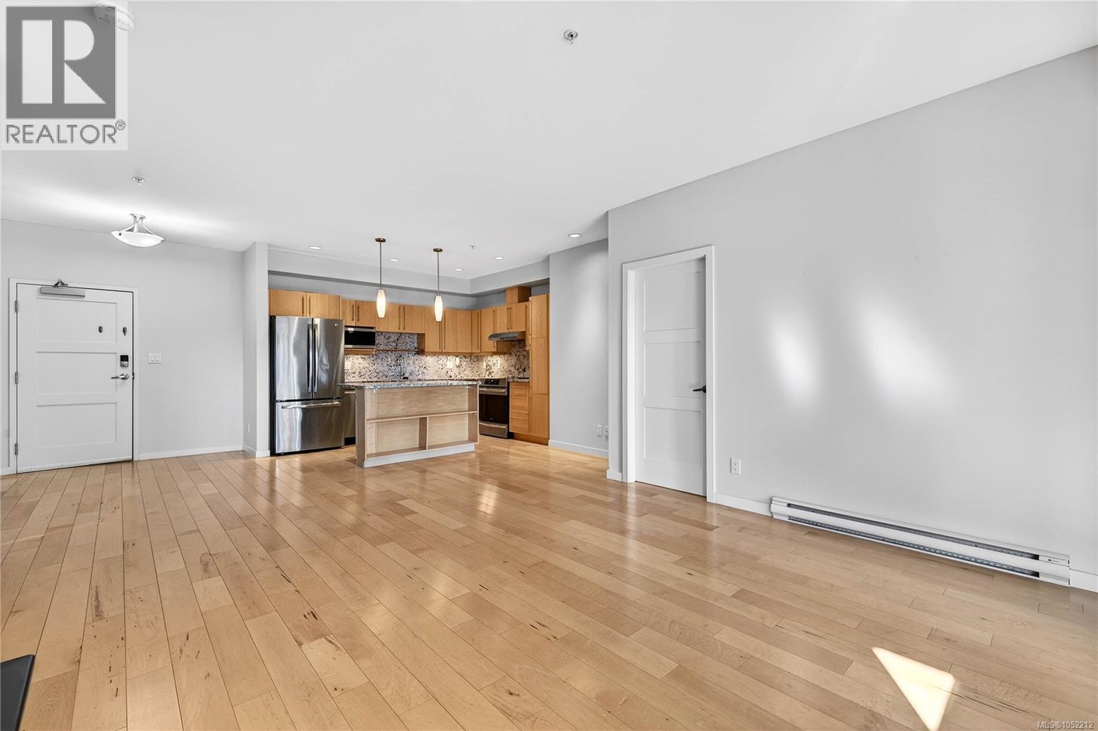 202 6591 Lincroft Rd Property Photo 18