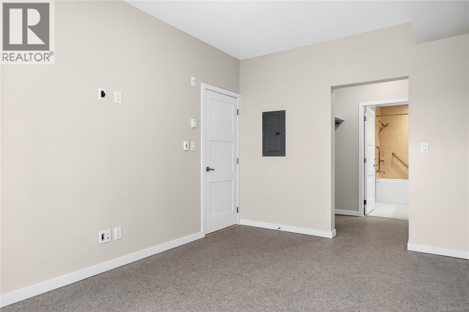202 6591 Lincroft Rd Property Photo 22