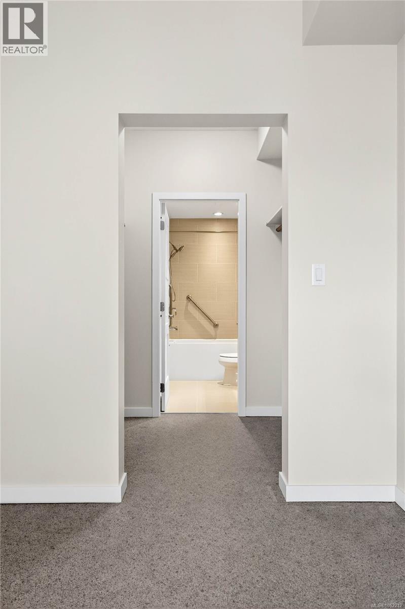202 6591 Lincroft Rd Property Photo 23