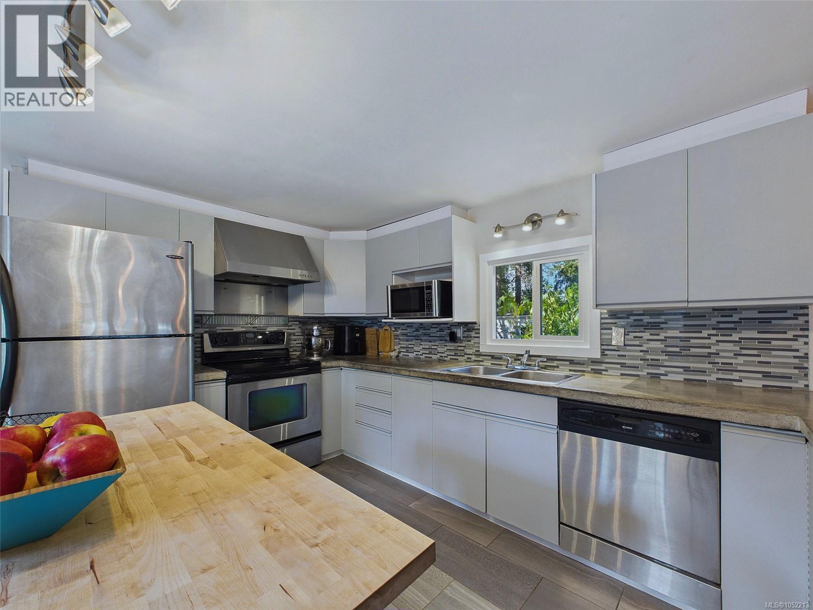 30 1201 Craigflower Rd Property Photo 5