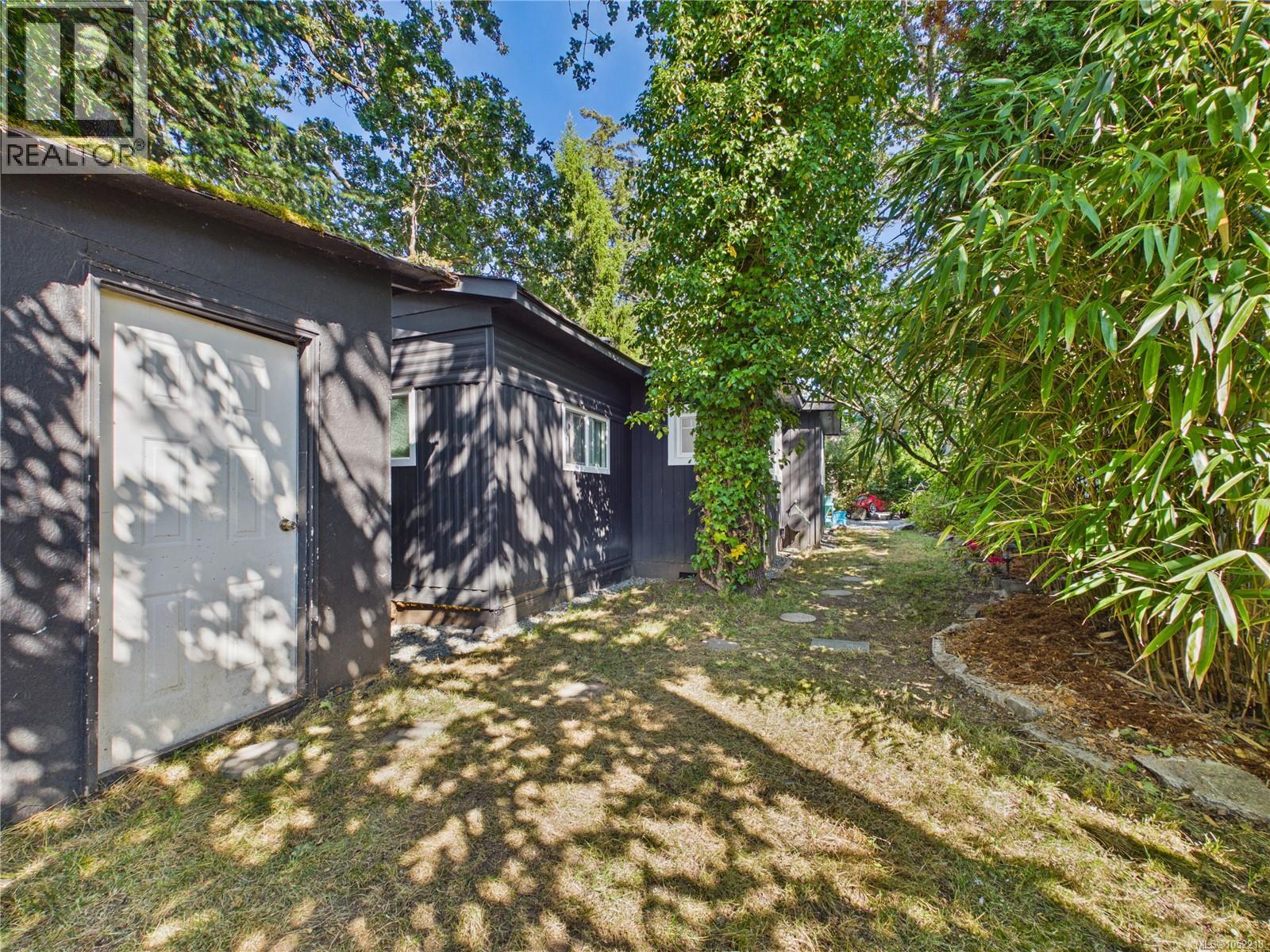 30 1201 Craigflower Rd Property Photo 23