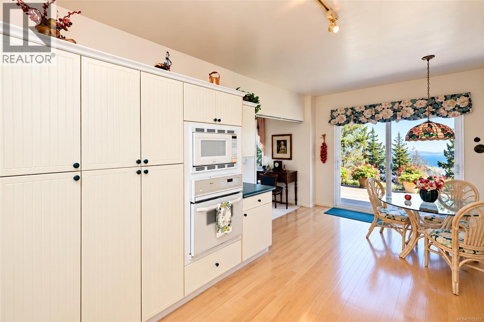 10 942 Boulderwood Rise Property Photo 22