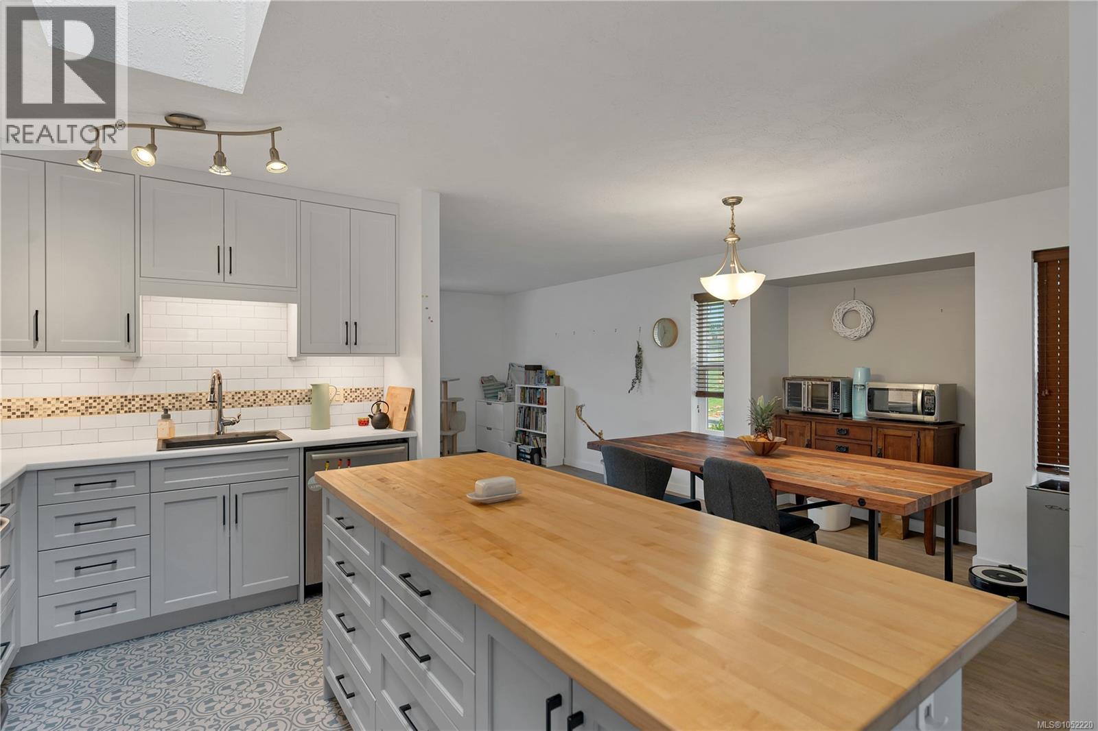 1894 Whistler Way Property Photo 12