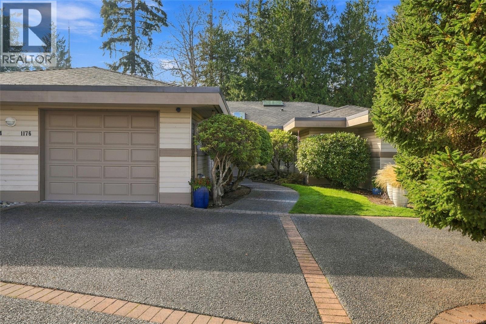 1176 Lee Rd Property Photo 1