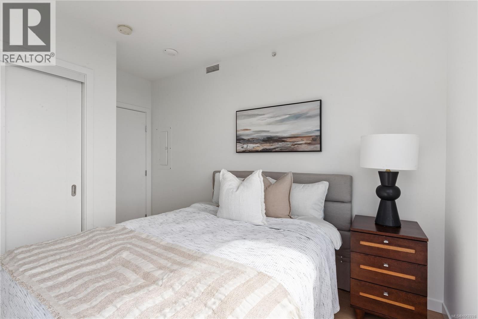 908 369 Tyee Rd Property Photo 18