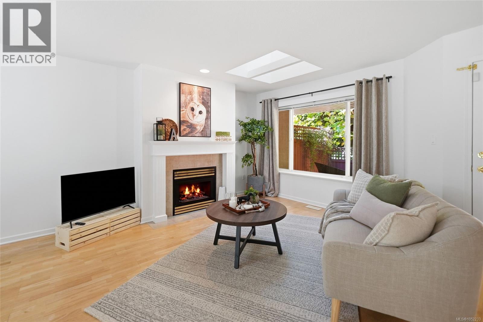 9 850 Arbutus St Property Photo 3