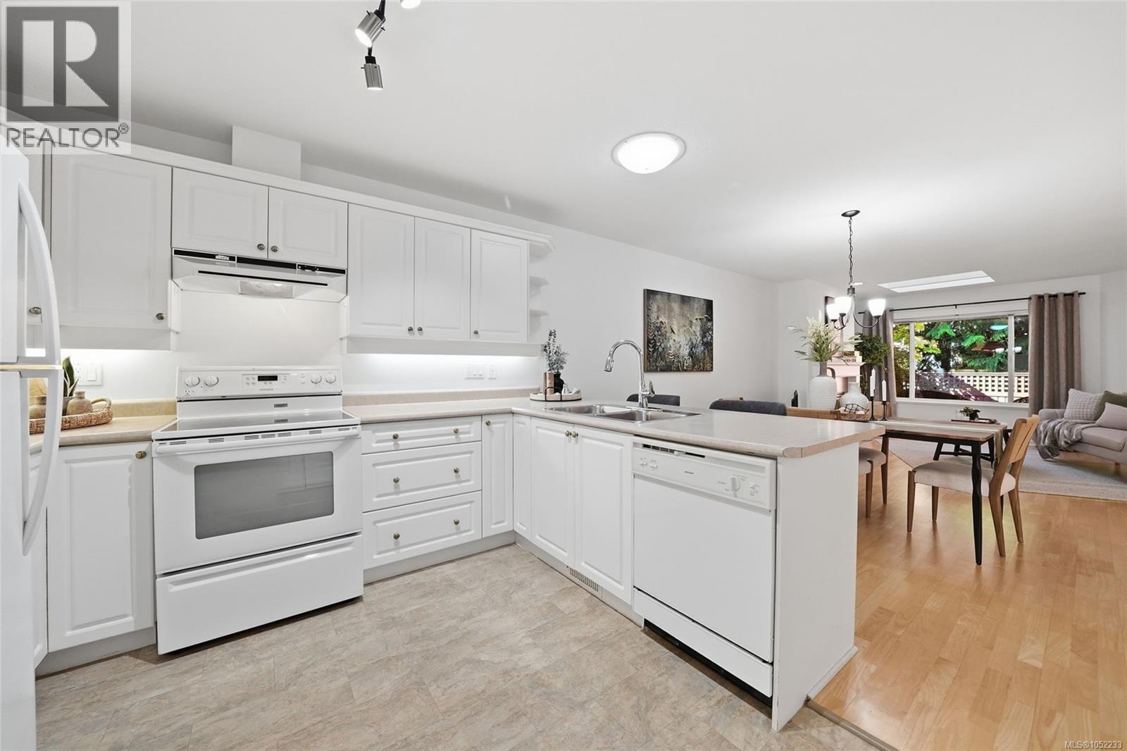 9 850 Arbutus St Property Photo 12