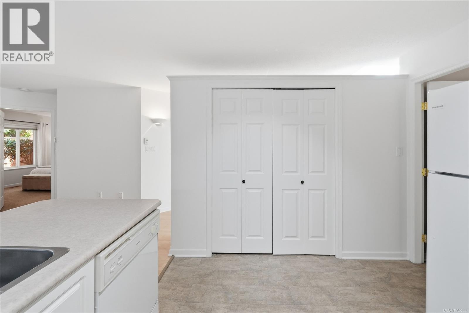 9 850 Arbutus St Property Photo 13