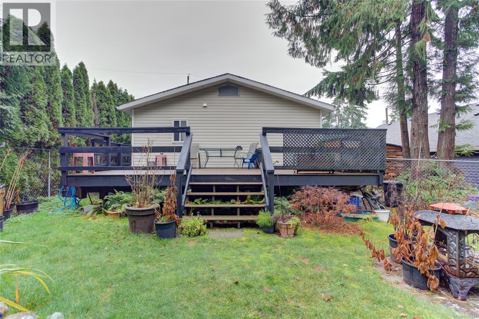 300 Lake Park Rd Property Photo 4