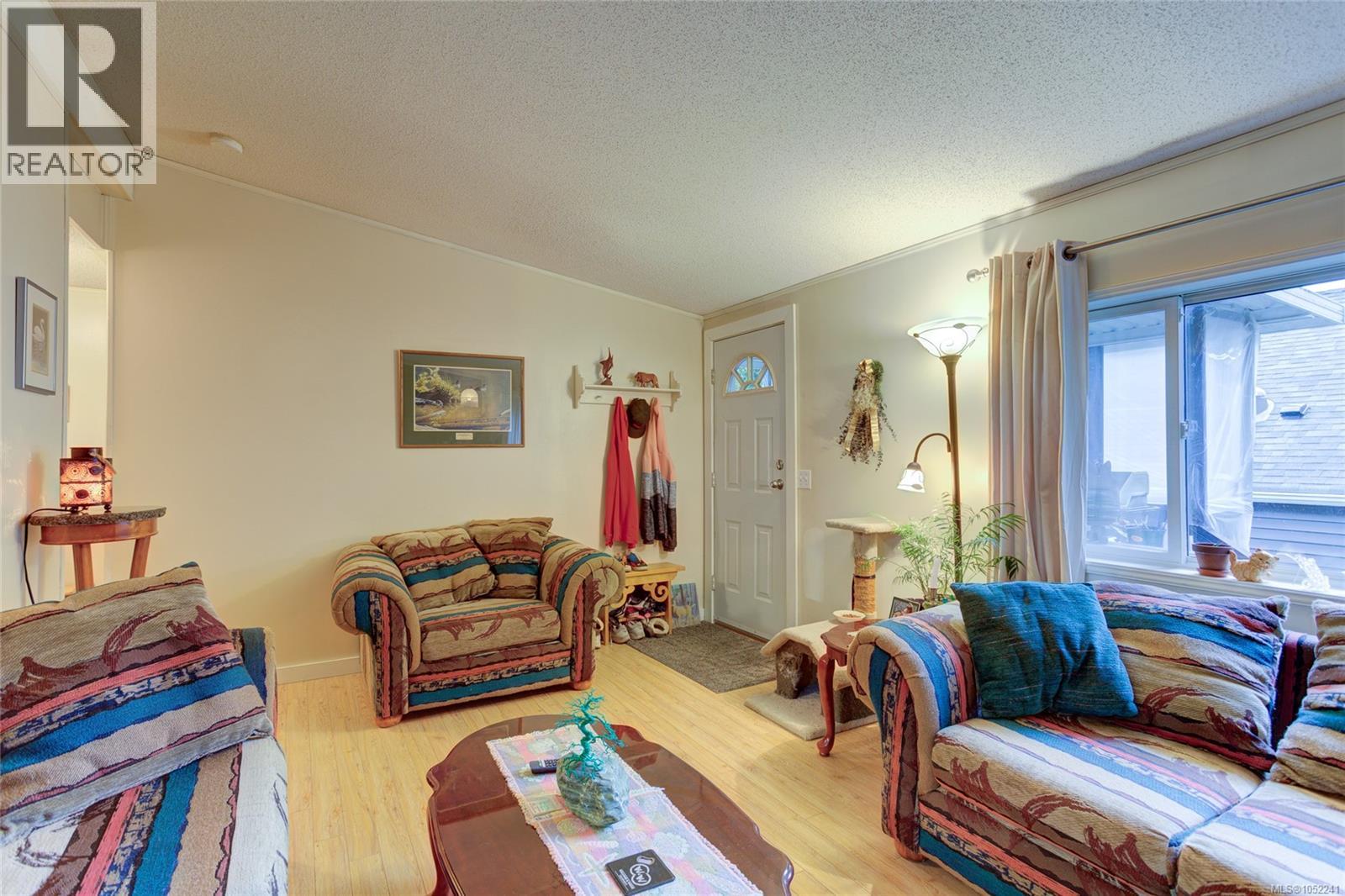 300 Lake Park Rd Property Photo 10