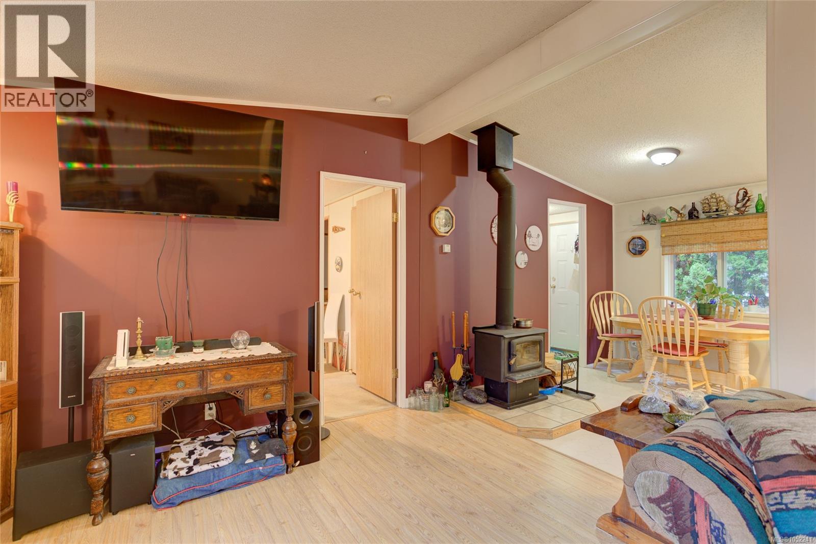 300 Lake Park Rd Property Photo 12
