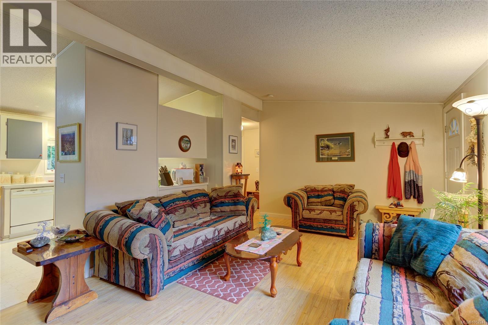 300 Lake Park Rd Property Photo 14