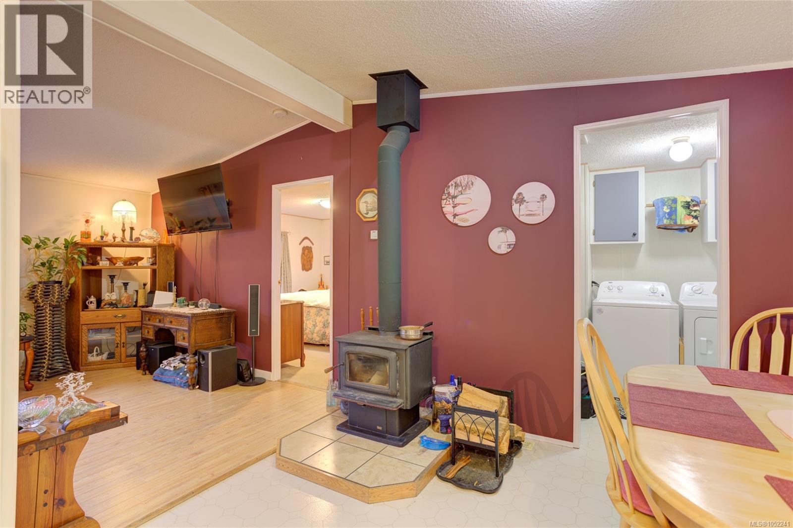 300 Lake Park Rd Property Photo 16