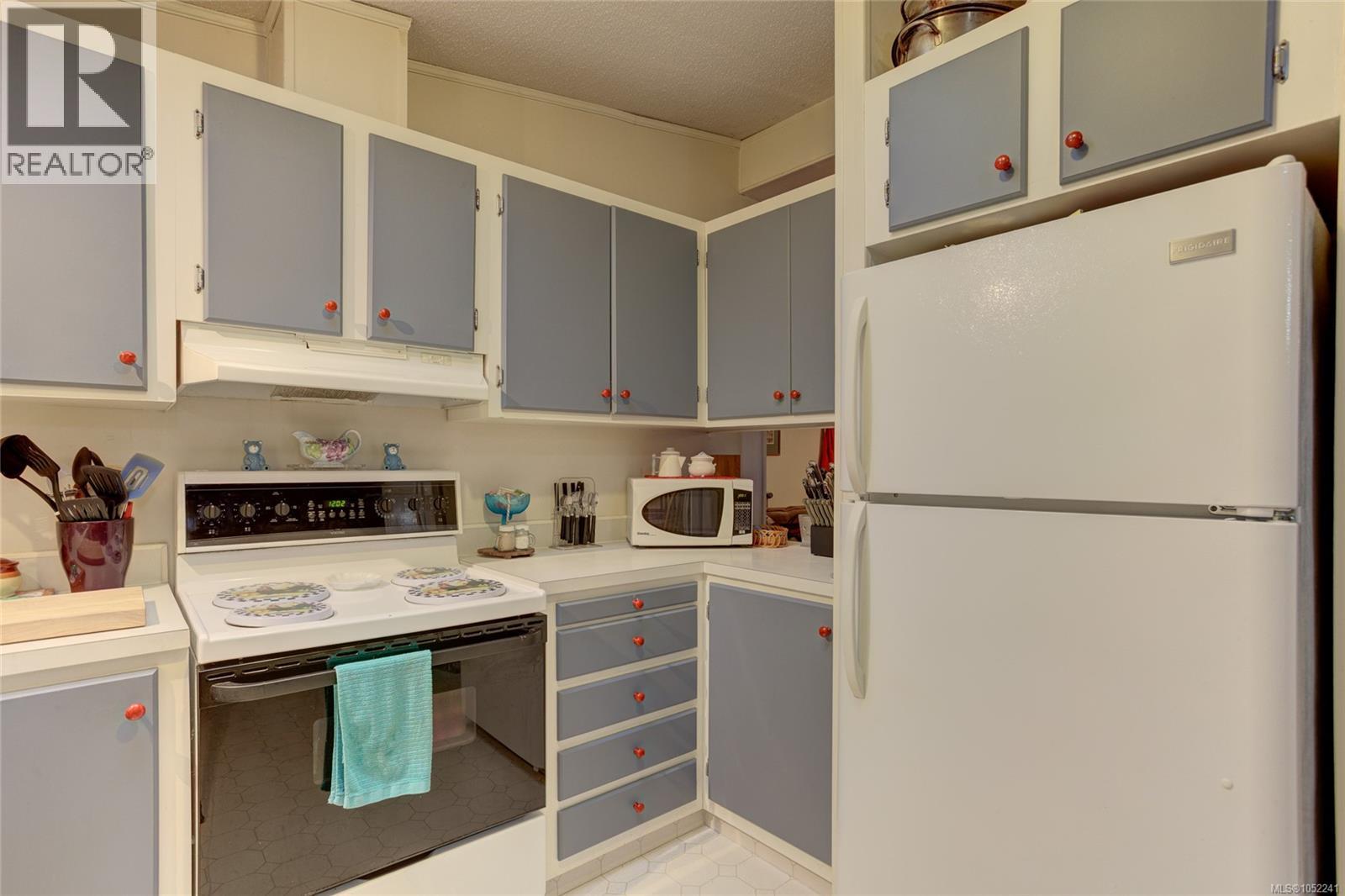 300 Lake Park Rd Property Photo 20