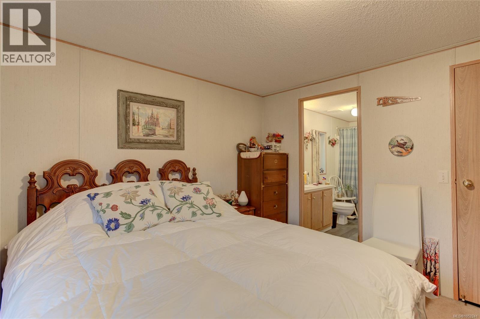 300 Lake Park Rd Property Photo 22